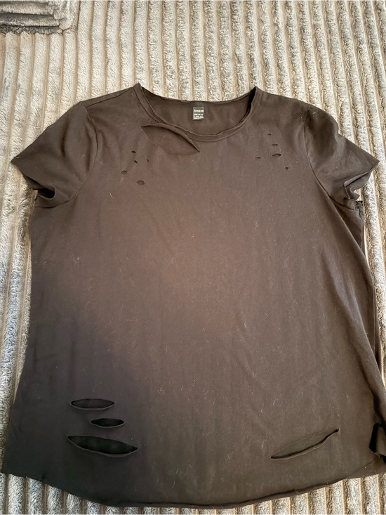 SHEIN Tops - Black Distressed Short Sleeve Tee